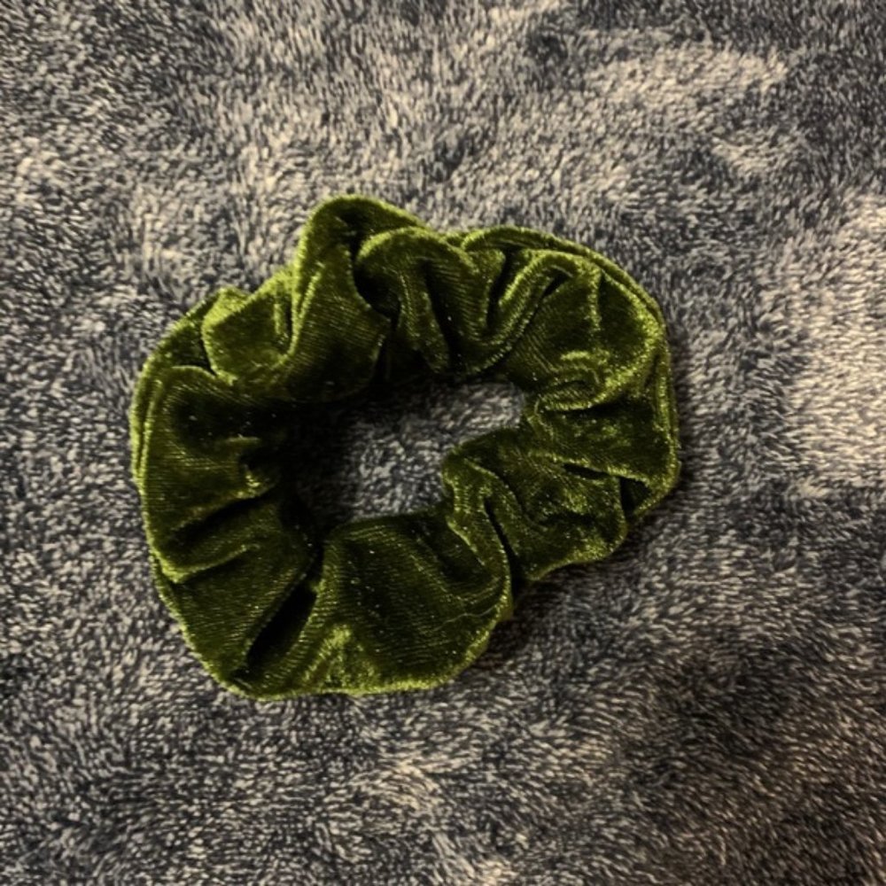 Scrunchie - Picture 4 of 4